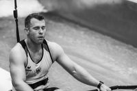 Max Lemke während des Krafttrainings im Fitnessstudio